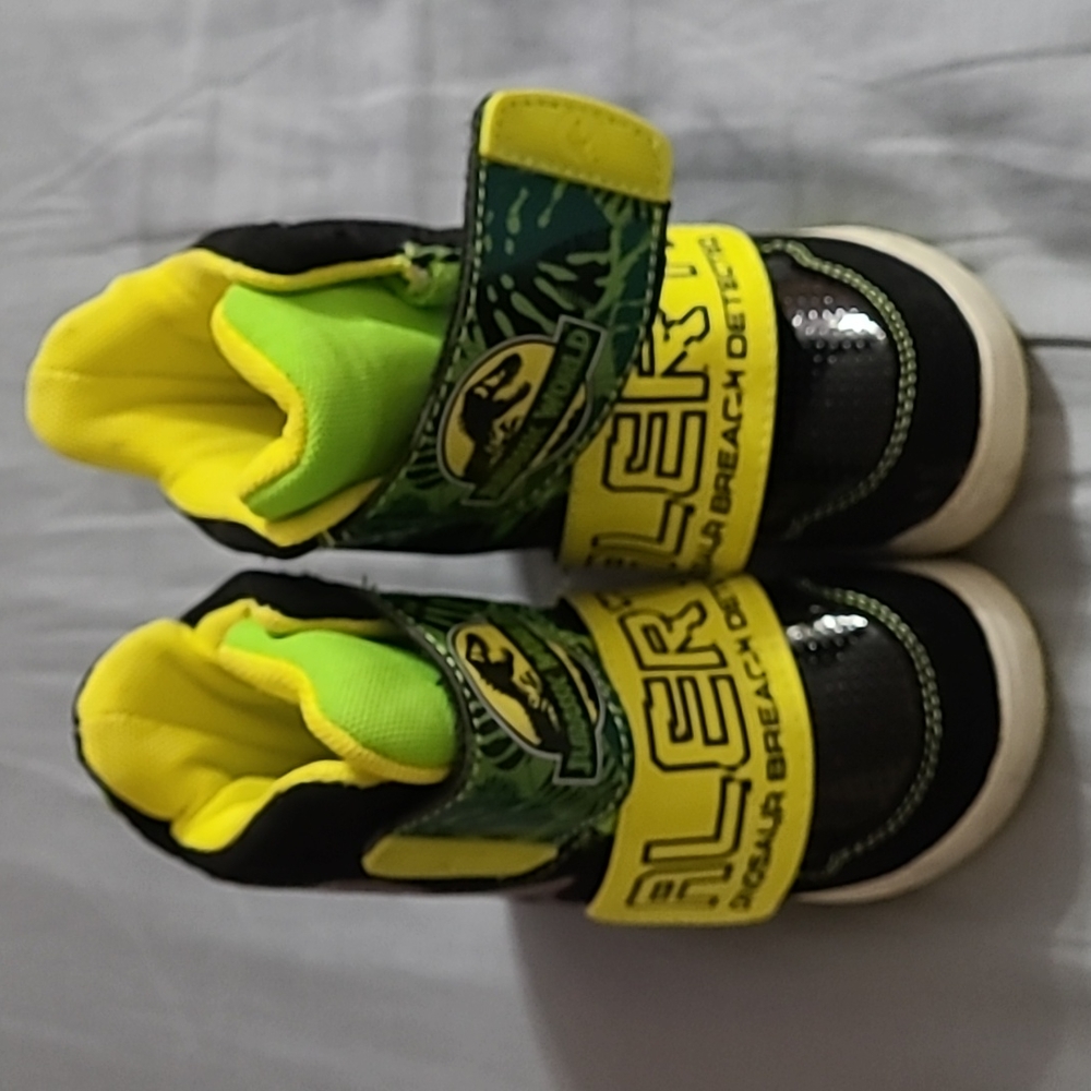 Boys size 7 snow boots